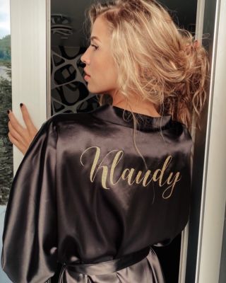 ✨ Nie je nič originálnejšie ako keď si vytvoríte svoj vlastný personalizovaný saténový župan ✨ Hlavne je, že je podľa...